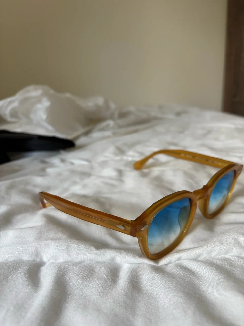 Ischia x Top Drawer Sunglasses Amber Round Frame Glasses Blue Gradient